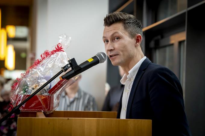 Projektchef Claus Minds holder tale ved indvielsen.